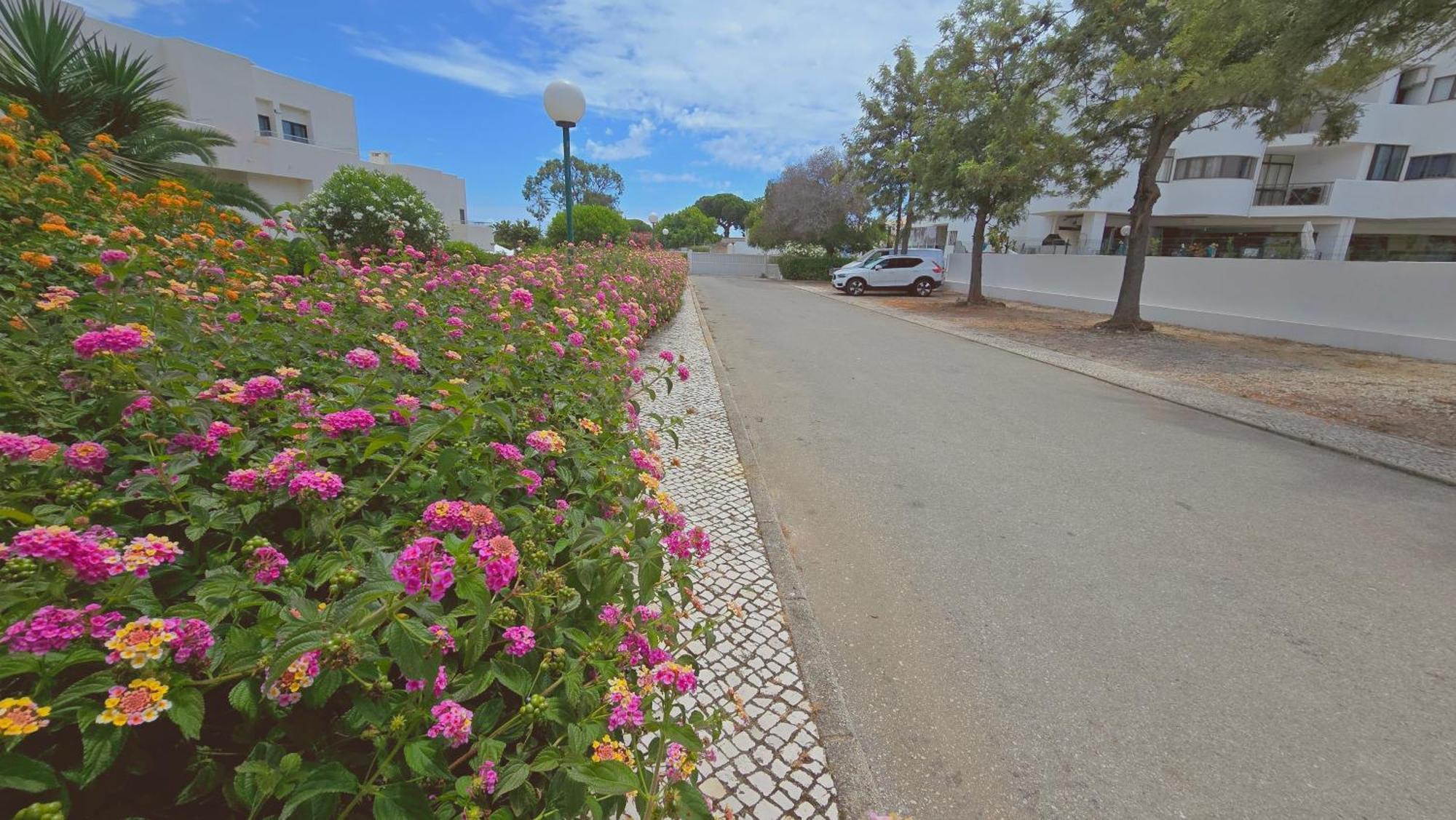 Praia Eulalia With Pool And 5 Minutes From The Beach Albufeira Exterior photo