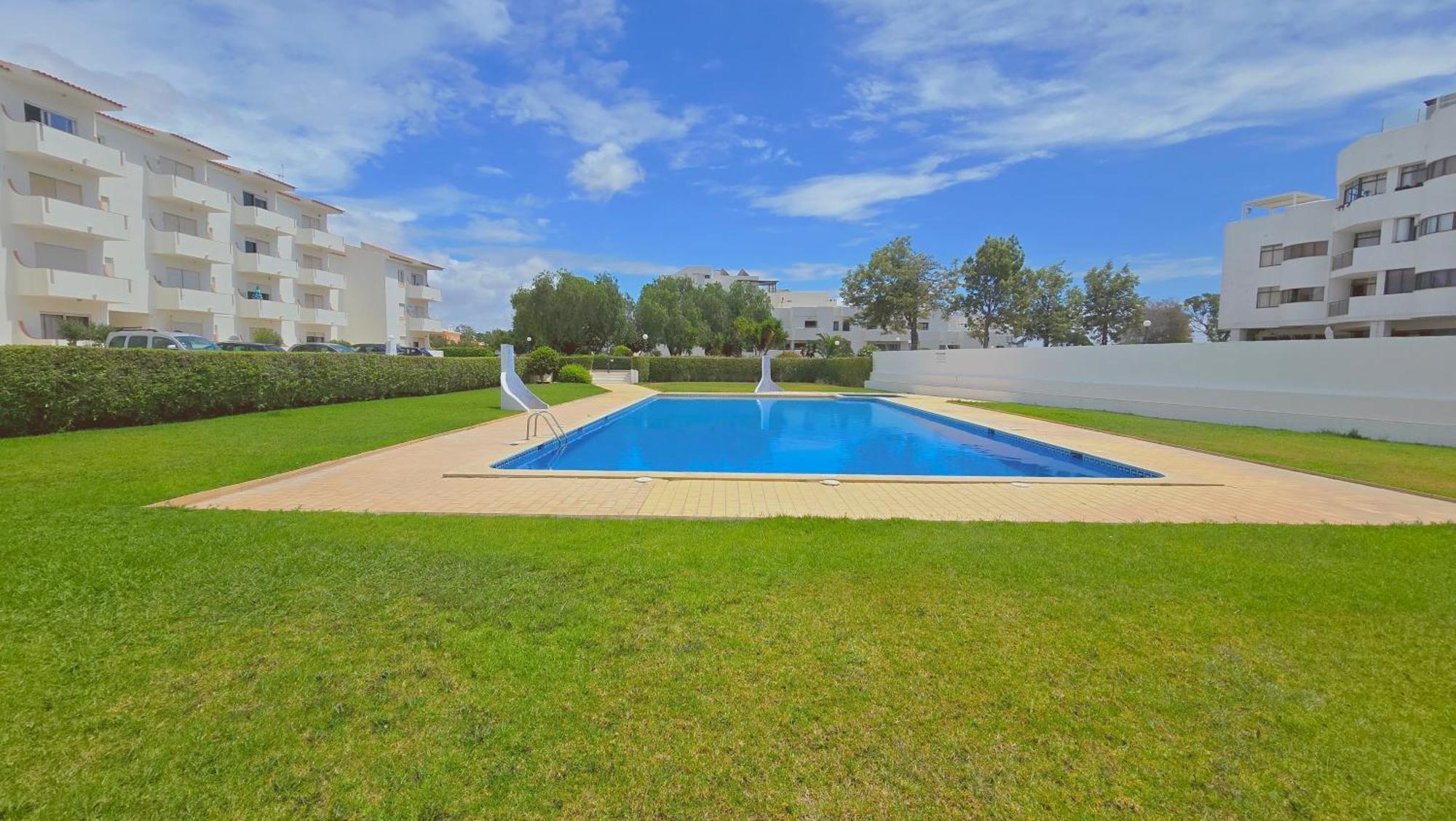 Praia Eulalia With Pool And 5 Minutes From The Beach Albufeira Exterior photo